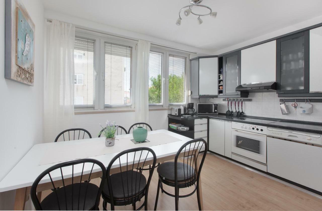 Apartment Gabriella Makarska Exteriör bild